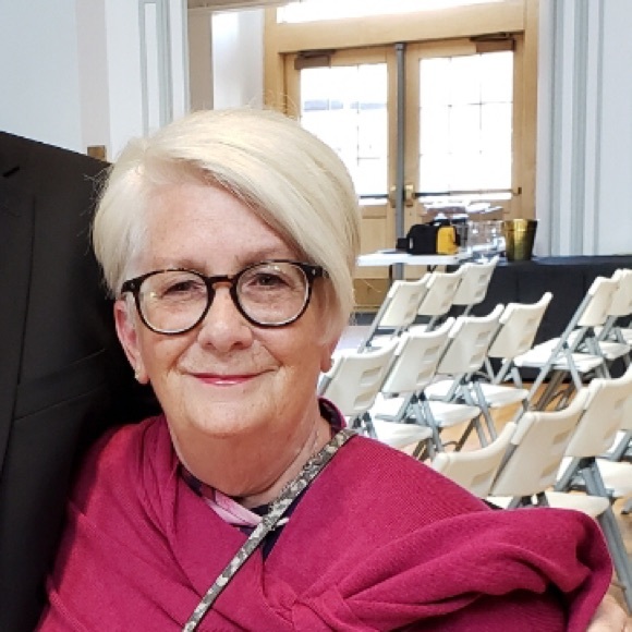 Meet your Posher, Debbi - Picture 1 of 3